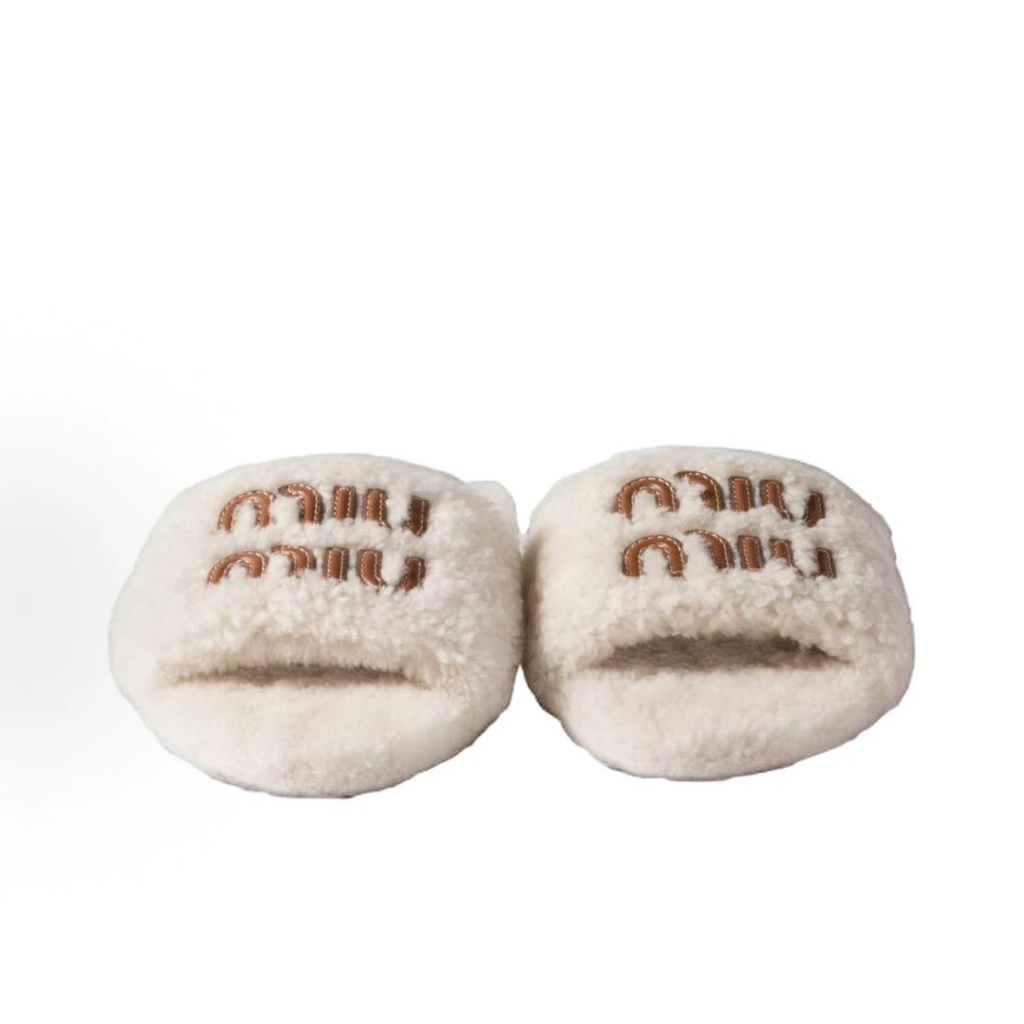 Cream White Curly Fuzzy Plush Open‑Toe Slide Slippers, Women Winter Warm Fluffy House & Outdoor Slides with Retro Curved Stitch Decoration, Non‑Slip Flat Sole