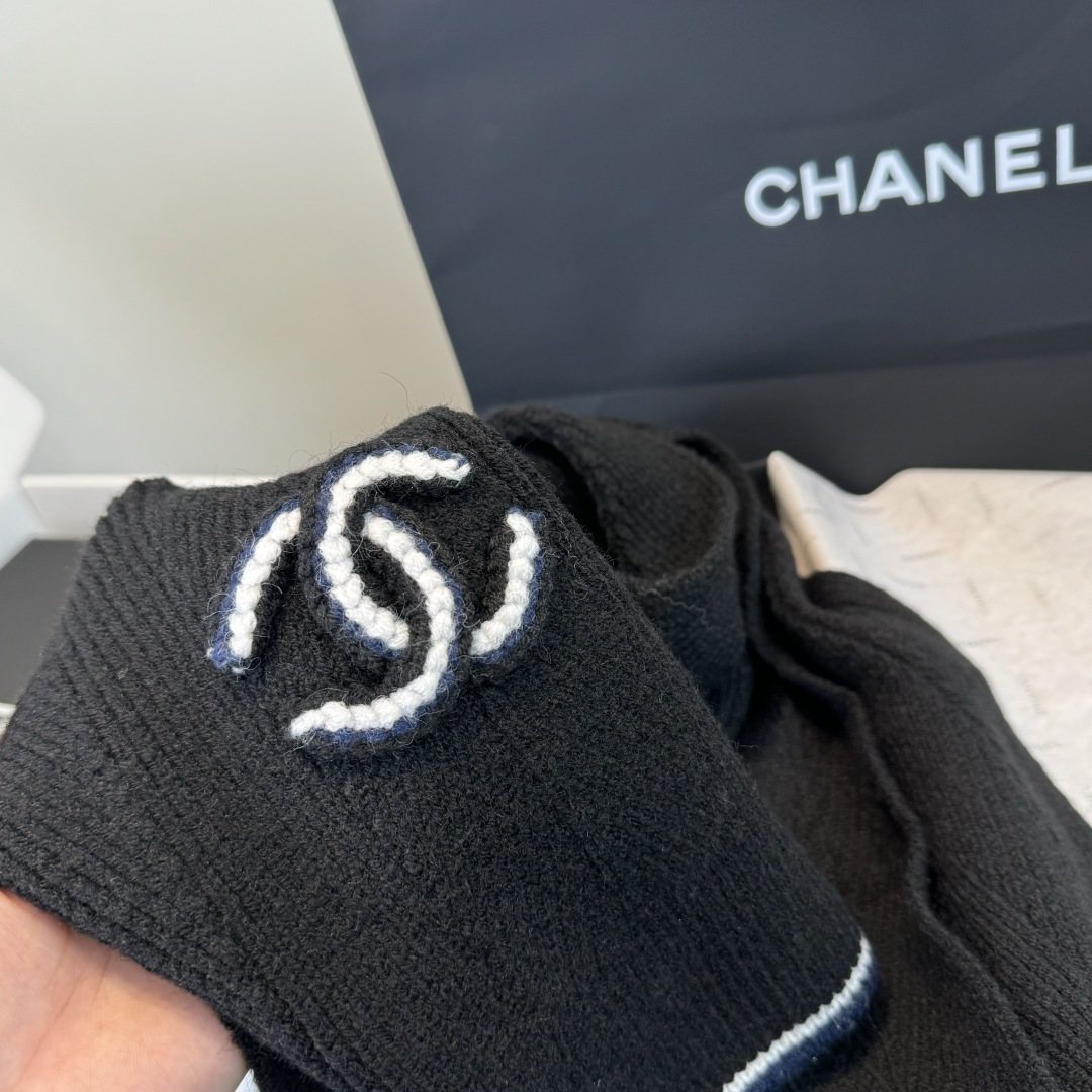 Chanel Logo Trim Knitted Scarf